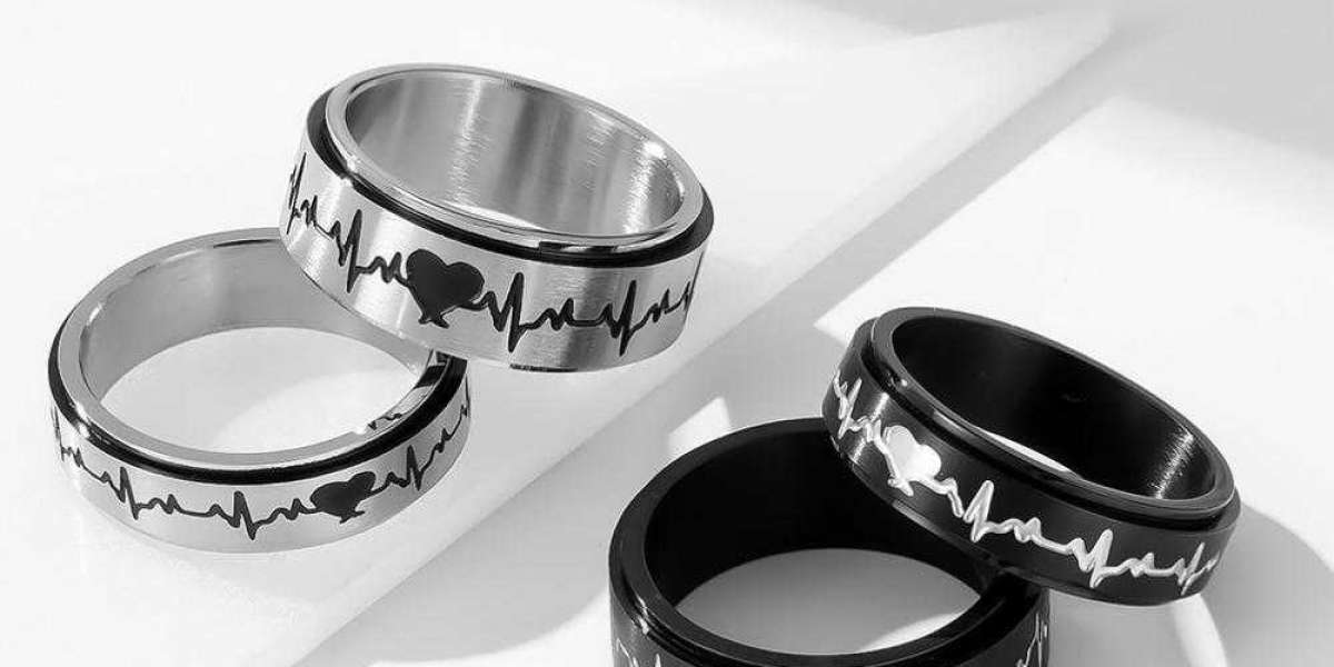 How to Style Your Vintage Alexandrite Band from Day to Evening