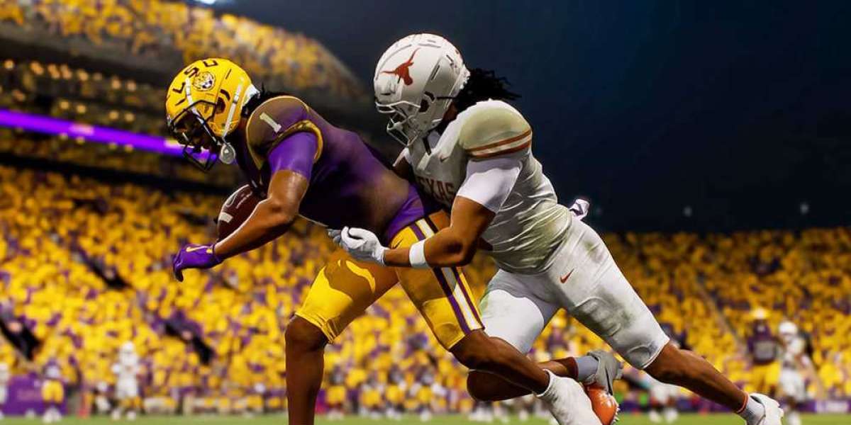 MMOexp CFB 26: Two rushers align near the edge